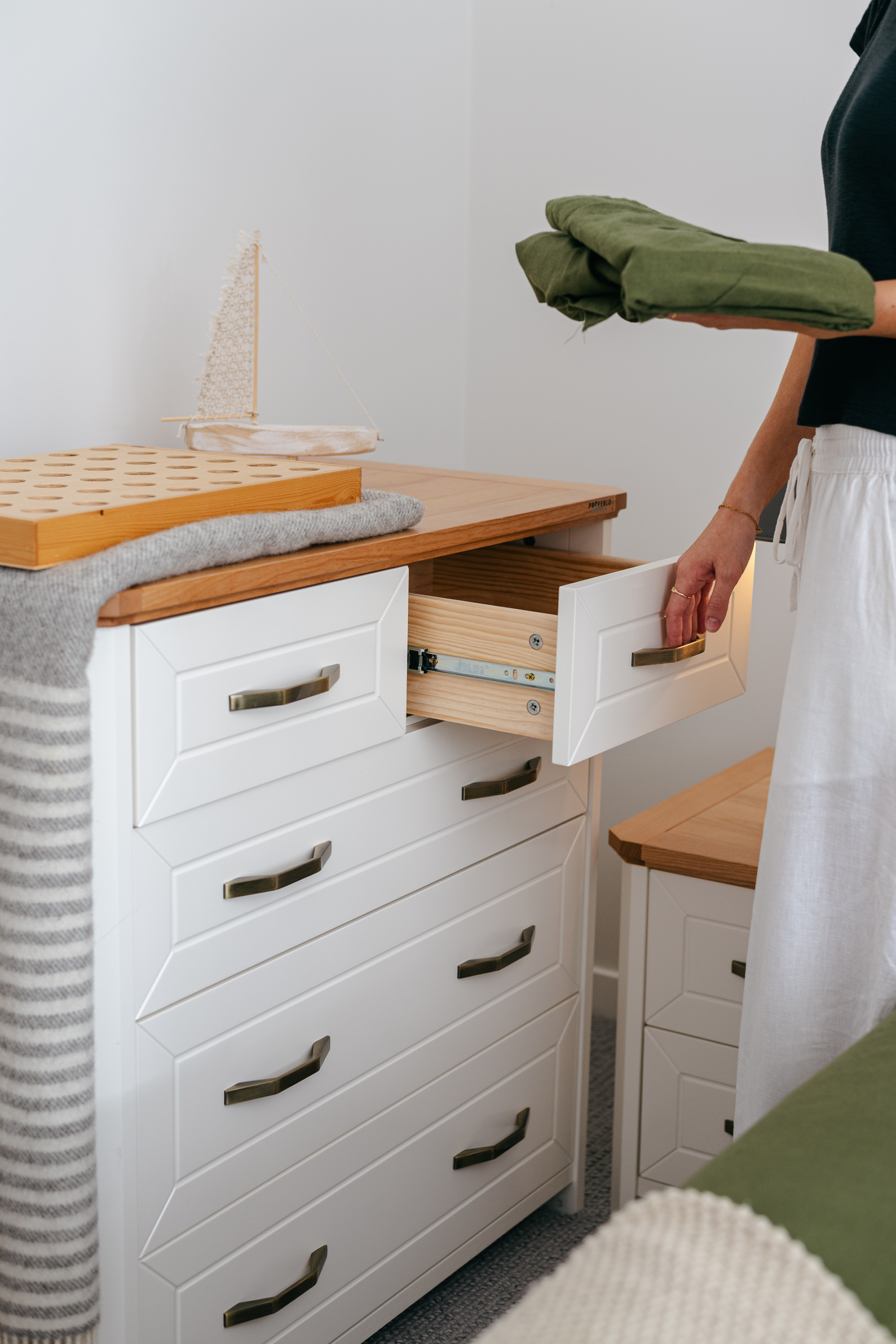 Present An Ultimate Guide To Make An Appropriate Selection Between Tallboy drawers And Lowboy drawers For Your Bedroom!