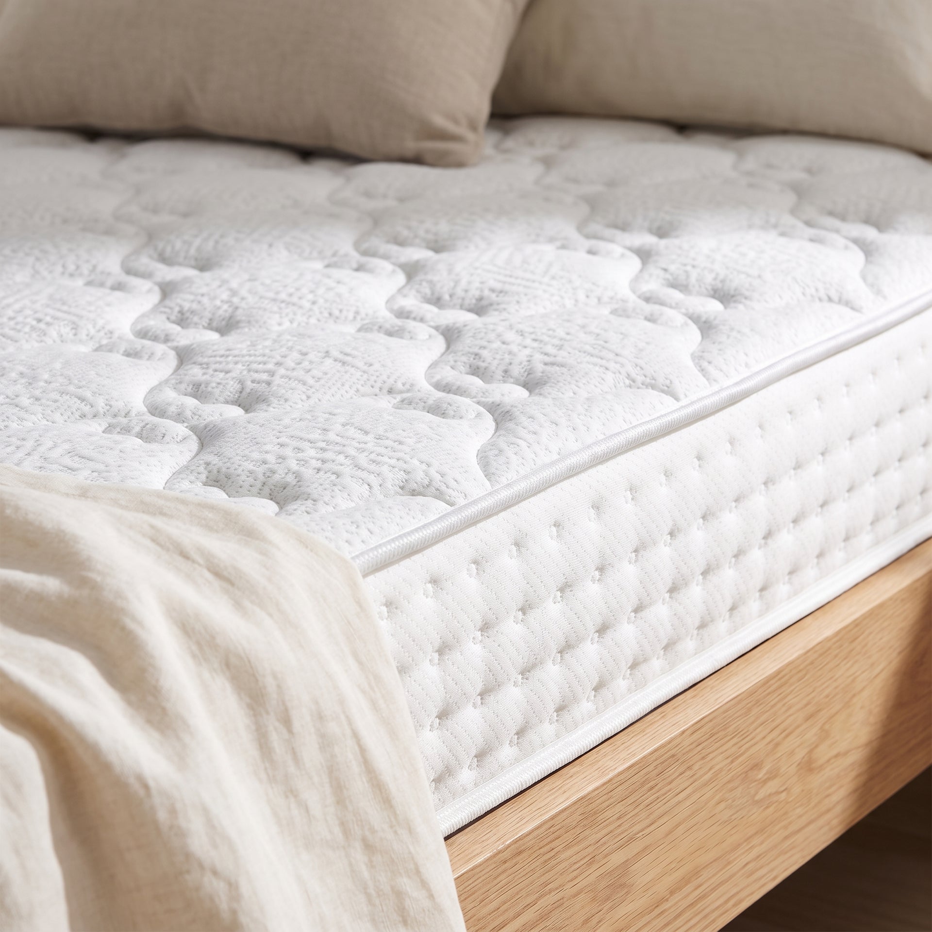 Cutro Mattress, Medium Firm, Queen